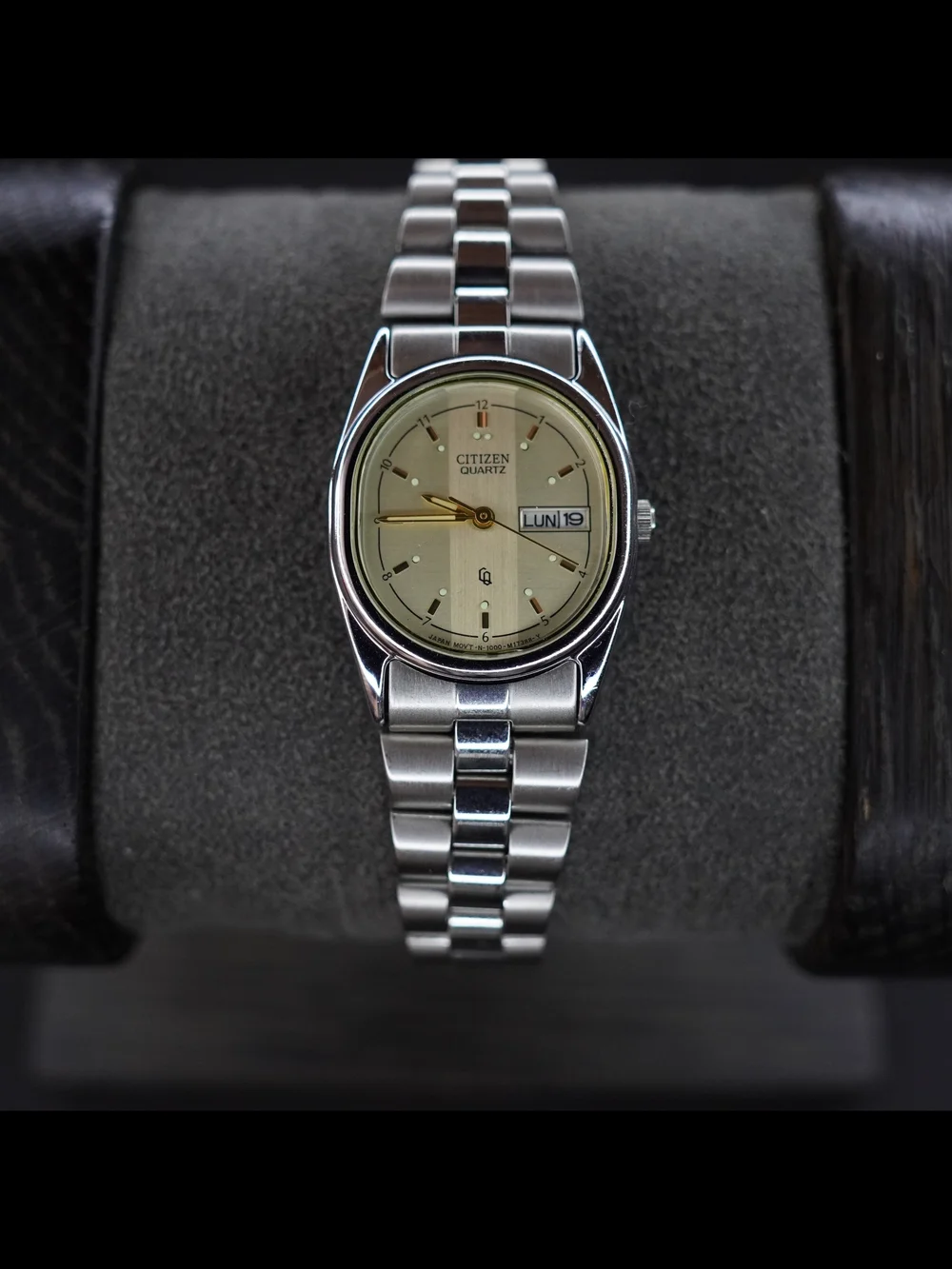 Vintage Citizen Quartz 1000-B00319 Day Date Champagne Dial Stainless Steel NOS